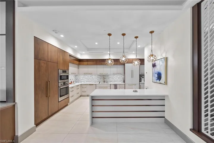 6585 Nicholas Blvd 805, Naples, Florida 34108