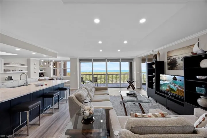 6585 Nicholas Blvd 805, Naples, Florida 34108