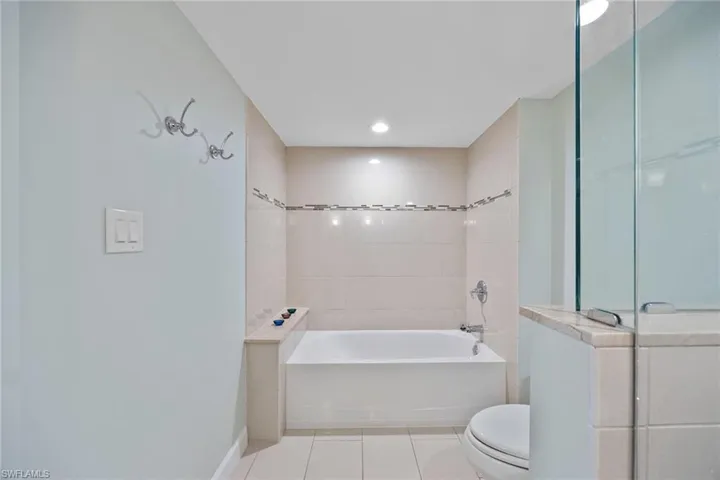6585 Nicholas Blvd 805, Naples, Florida 34108