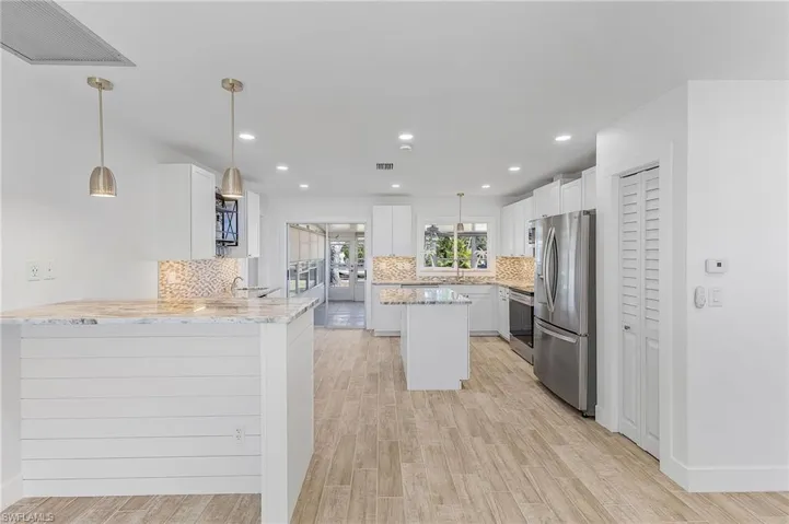 Lovely entertaining kitchen.