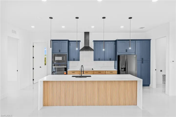 7020 Burma Cir, Labelle, Florida 33935