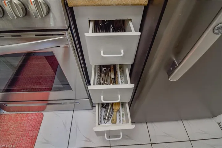 Well equipped kitchen with cookware