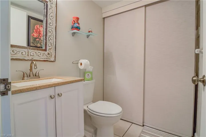 Updated 1/2 bathroom with interior laundry closet