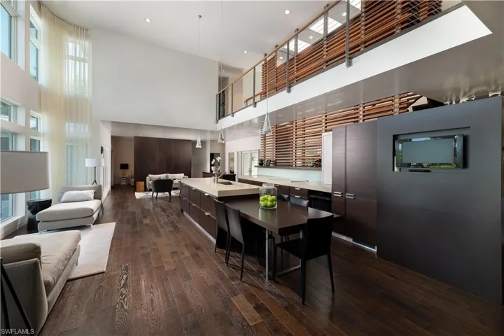 Kitchen to sitting area