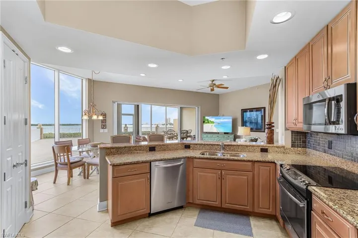 4137 Bay Beach Ln 522, Fort Myers Beach, Florida 33931