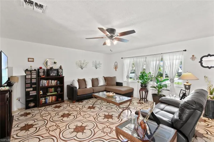 1505  Medford  PL, Lehigh Acres, FL 33936
