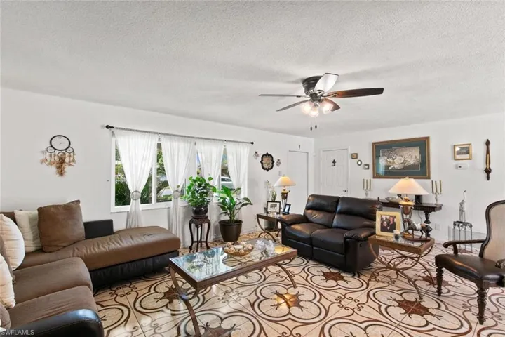 1505  Medford  PL, Lehigh Acres, FL 33936