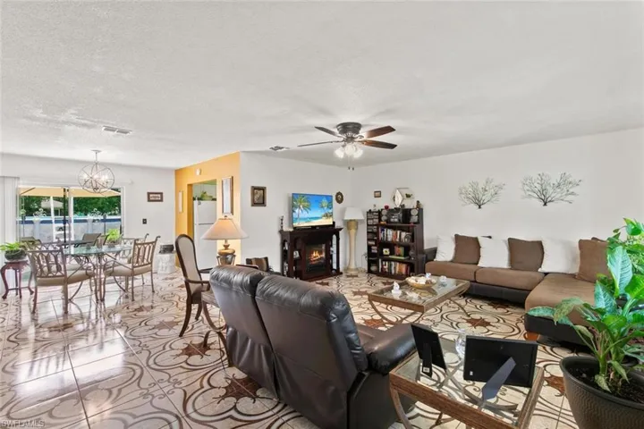 1505  Medford  PL, Lehigh Acres, FL 33936