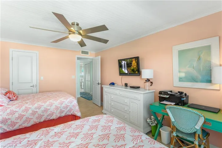 Spacious guest bedroom -large enough for 2 full beds!