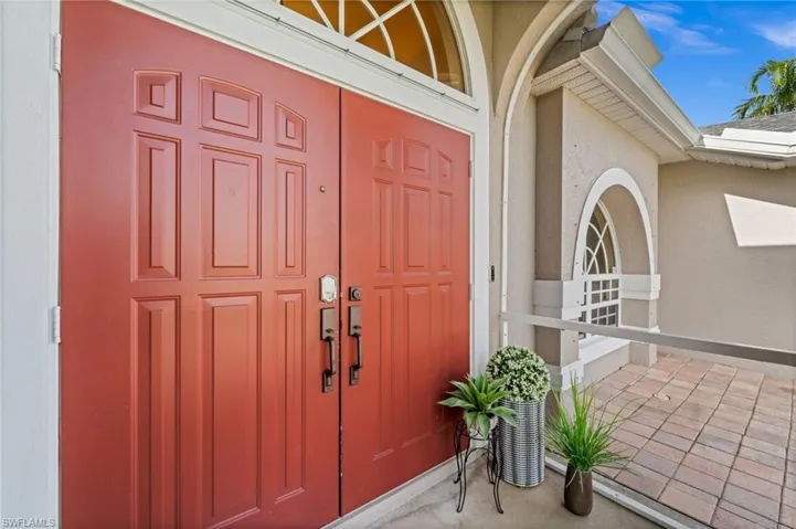 Double Door Screened Front Entry