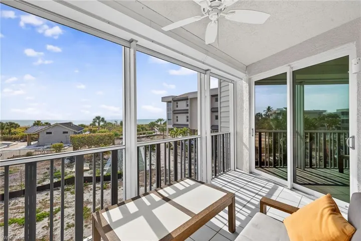 Sunroom / solarium featuring a balcony and ceiling fan