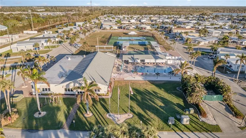 AERIAL:  CLUBHOUSE & AMENITIES