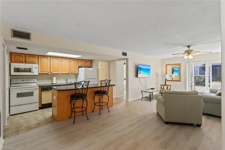 248  Palm  DR, Naples, FL 34112
