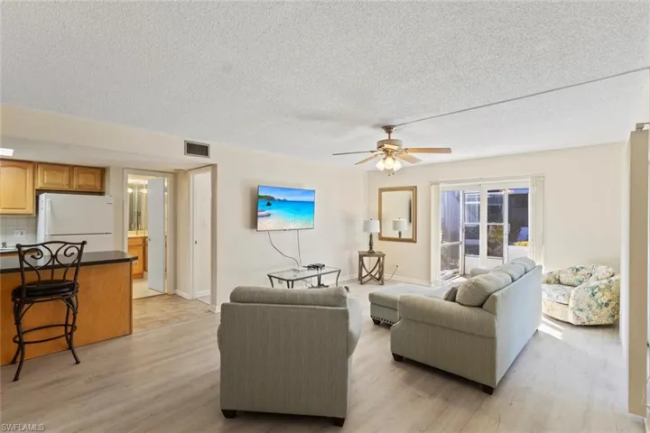 248  Palm  DR, Naples, FL 34112