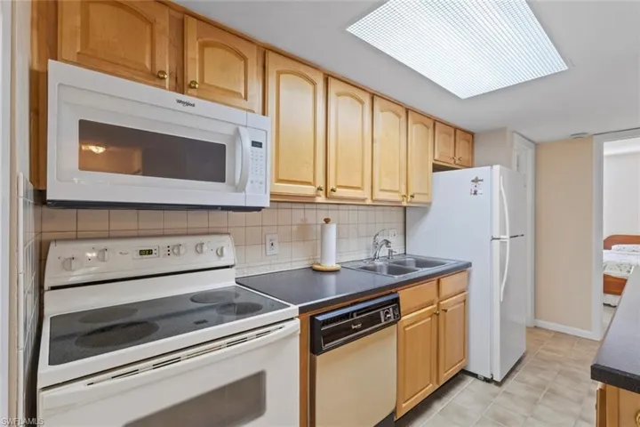 248  Palm  DR, Naples, FL 34112