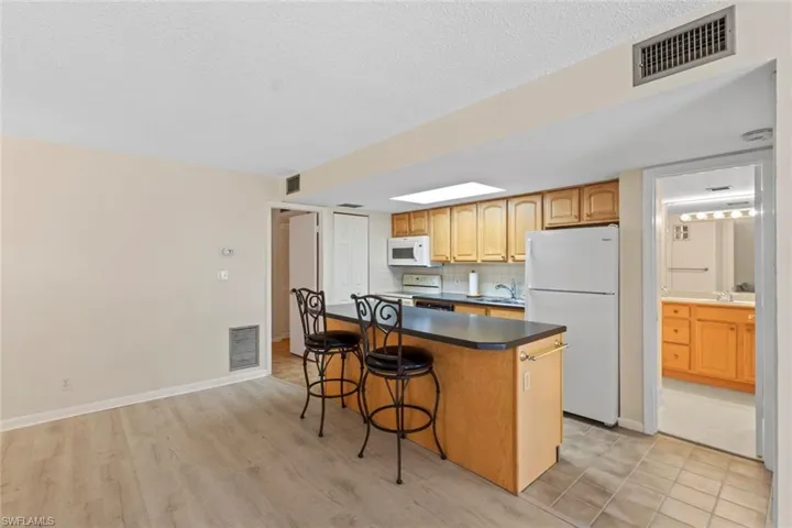 248  Palm  DR, Naples, FL 34112