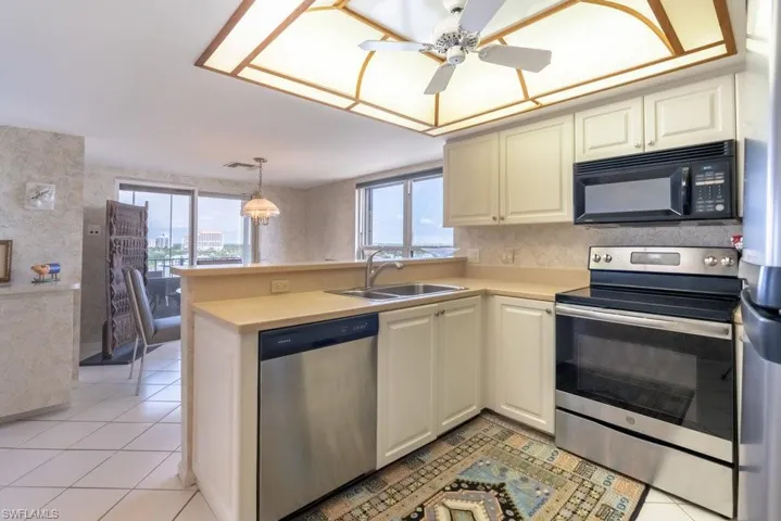 4451 Gulf Shore Blvd N # 1005, Naples, Florida 34103