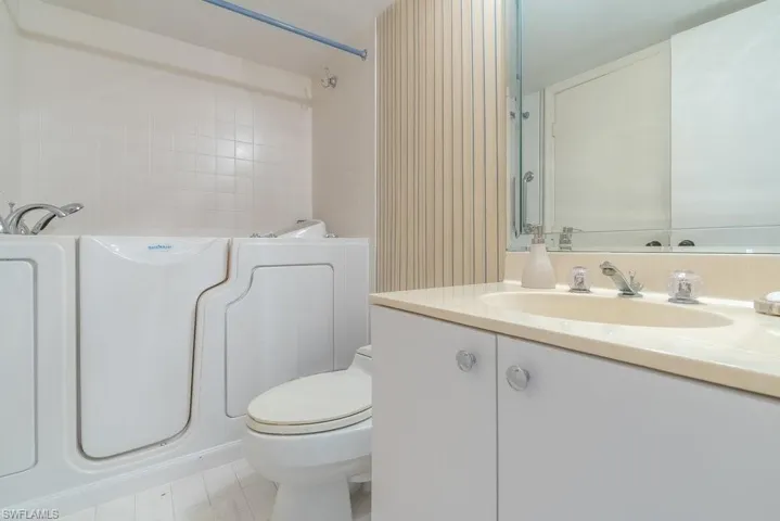 4451 Gulf Shore Blvd N # 1005, Naples, Florida 34103