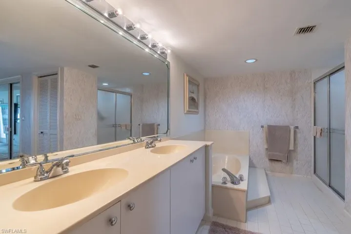 4451 Gulf Shore Blvd N # 1005, Naples, Florida 34103