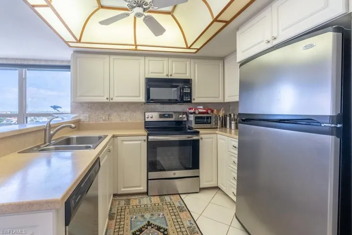 4451 Gulf Shore Blvd N # 1005, Naples, Florida 34103