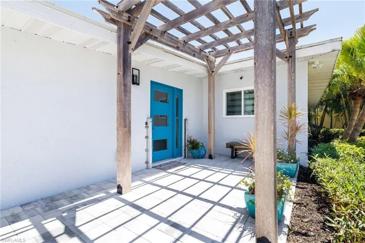 Front door with Hammerhead Flood Gate System