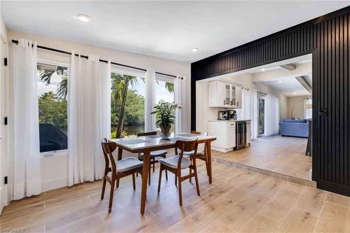 Dining table with River View