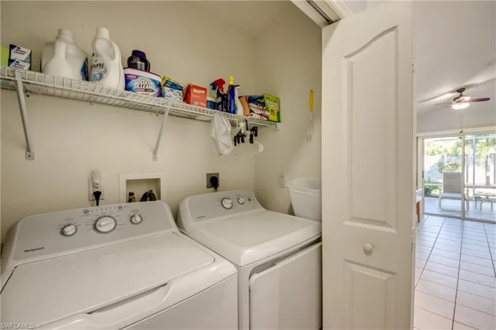 Washer + Dryer new in 2022