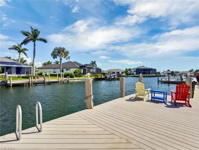 Sit on you dock & enjoy the intersecting canal view