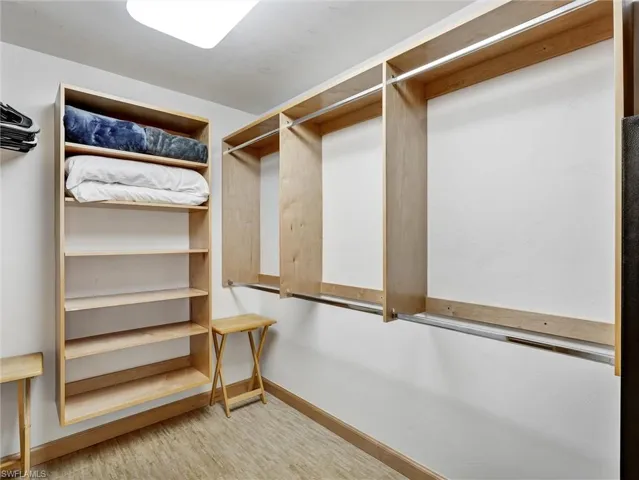 Wonderfully big owner's closet