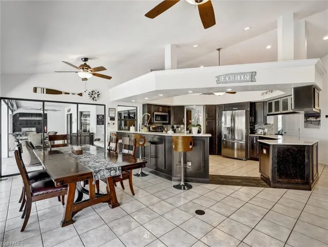 Huge "eat in" Kitchen