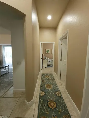 Hallway between 2 guest rooms