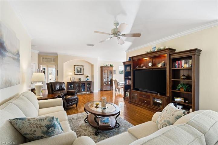 3913  Forest Glen  BLVD, Naples, FL 34114