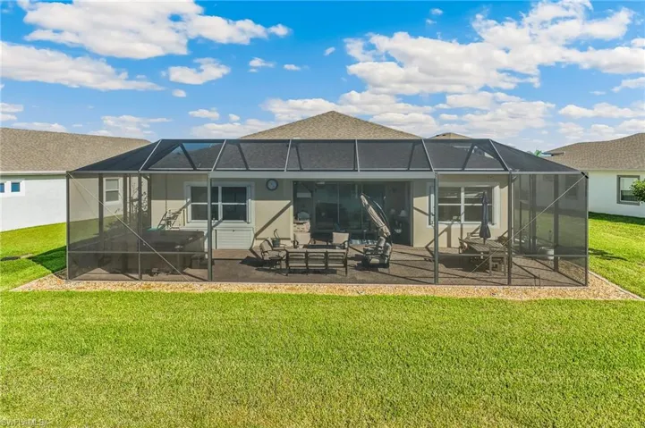 Large Rear Lanai Area