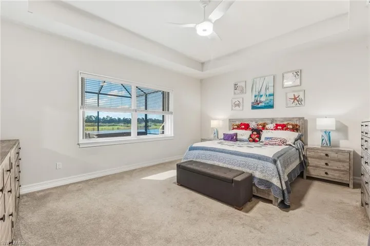 Master Bedroom Overlooking The Lake