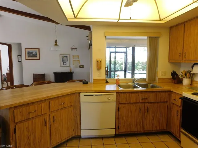 Breakfast bar and kitchen window pass thru to lanai