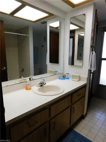 The guest bath features single vanity, combination tub/shower and large linen closet. Also has separate entry to rear yard.
