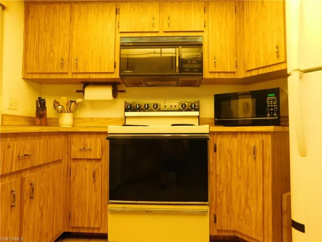 Lots of cabinets