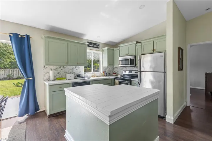 3310  Valencia  DR, Naples, FL 34120