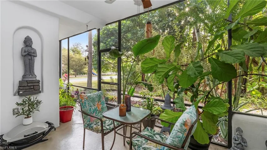 Sunroom / solarium featuring a ceiling fan