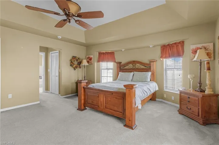 Nice master bedroom with plenty of room!!