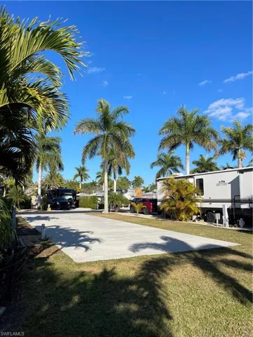 Left view of LOT 365
