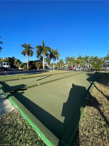 bocce ball area