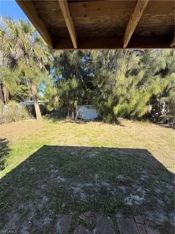View of grassy yard