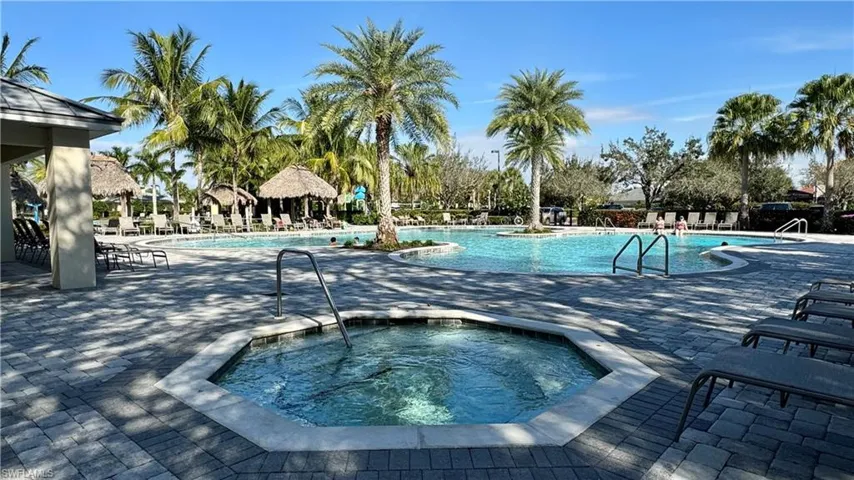2066 Tamarron Ln, Naples, Florida 34120