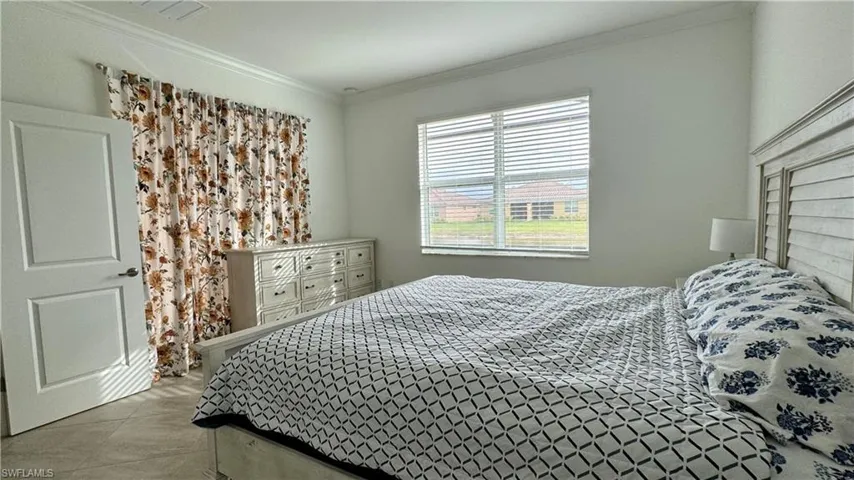 2066 Tamarron Ln, Naples, Florida 34120