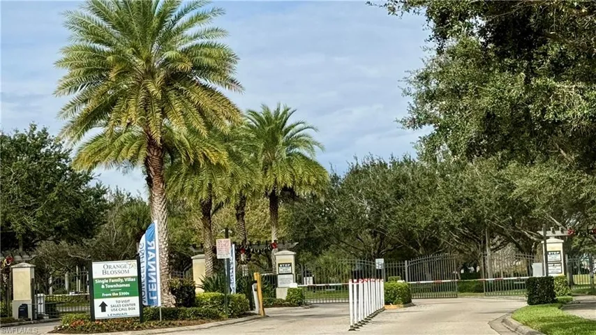 2066 Tamarron Ln, Naples, Florida 34120
