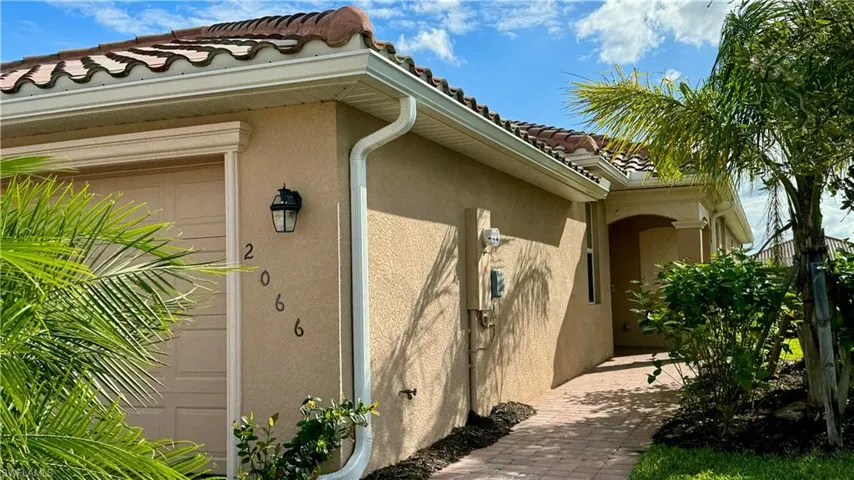 2066 Tamarron Ln, Naples, Florida 34120