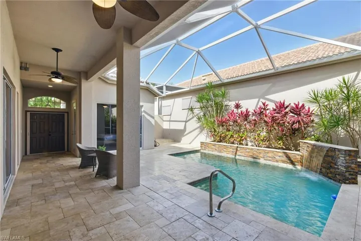 Here you can see the entire courtyard when you first enter the property