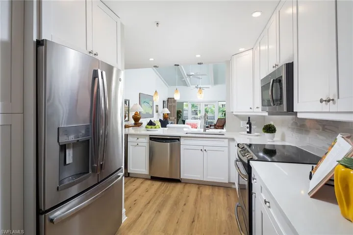 214  4th S AVE, Naples, FL 34102