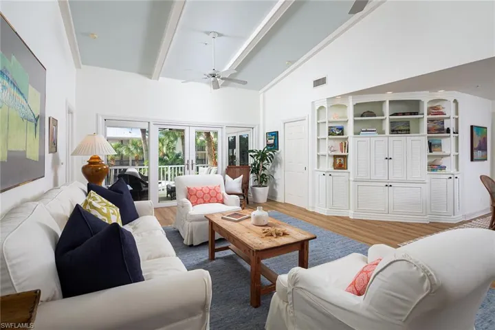 214  4th S AVE, Naples, FL 34102